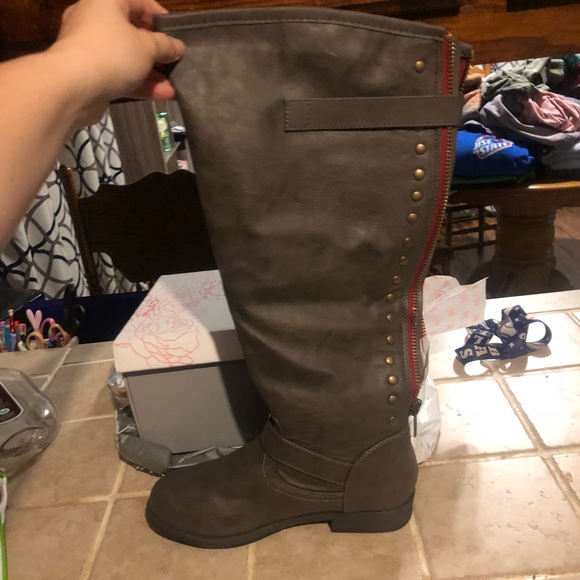 Shoes - 7.5 wide calf boots new never worn